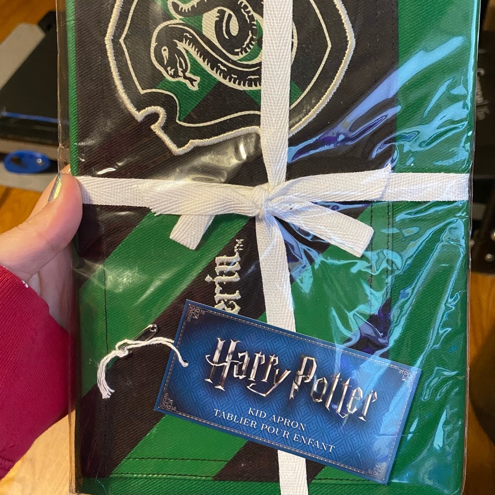 Williams Sonoma Harry Potter Kids Apron Slytherin